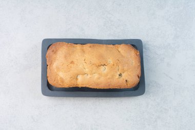 Koyu tahtada nefis sıcak kek. Yüksek kalite fotoğraf