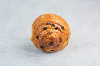 Kara tahtada tatlı lezzetli hamur işleri. Yüksek kalite fotoğraf