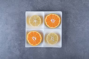 Güncel sulu meyve dilimlerinin üst görüntüsü. Yüksek kalite fotoğraf