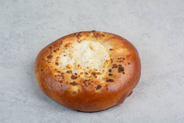 Kara tahtada tatlı lezzetli hamur işleri. Yüksek kalite fotoğraf