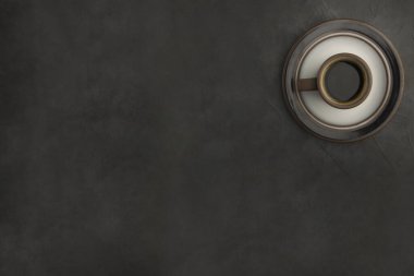 Kahverengi bir tasarım bardağında koyu espresso. Yüksek kalite fotoğraf