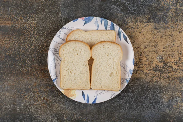 Krojony Chleb Tostowy Kolorowym Talerzu Wysokiej Jakości Zdjęcie — Zdjęcie stockowe