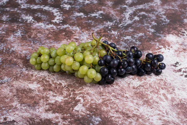 Black White Fresh Grapes Marble Background — Stock Photo, Image