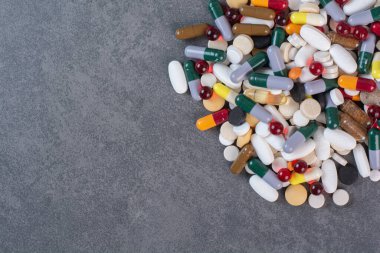 Çeşitli ilaç hapları, haplar ve kapsüller. Yüksek kalite fotoğraf