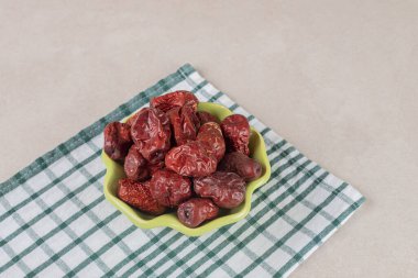 Beton arka planda kurumuş jujube meyveleri. Yüksek kalite fotoğraf