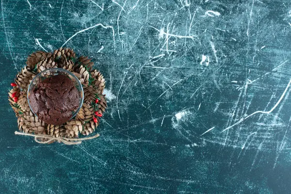 Glass Plate Chocolate Cookie Christmas Wreath High Quality Photo — Stock Photo, Image
