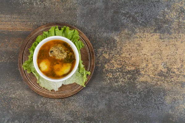 Cuenco Sopa Con Albóndigas Sobre Tabla Madera Foto Alta Calidad — Foto de Stock