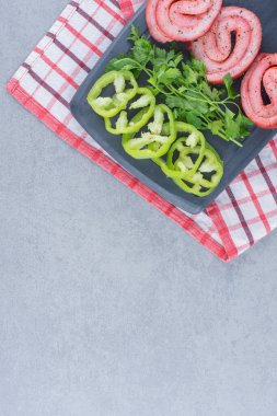 Taze pişmiş sebzeli ve sebzeli mataralar. Yüksek kalite fotoğraf