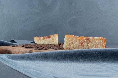 Arka planda ev yapımı lezzetli turtalar