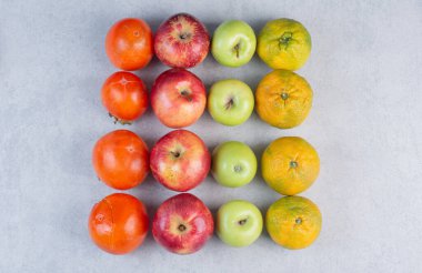 Mevsimlik meyveler. hurma elması ve mandalina. Yüksek kalite fotoğraf