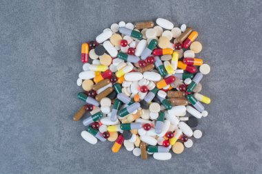 Çeşitli ilaç hapları, haplar ve kapsüller. Yüksek kalite fotoğraf