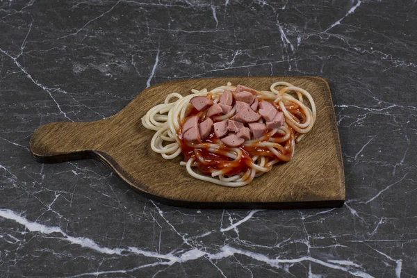 Sluiten Foto Van Spaghetti Met Worst Saus Hoge Kwaliteit Foto — Stockfoto