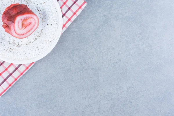 Bacon Épicé Frit Sur Assiette Blanche Photo Haute Qualité — Photo