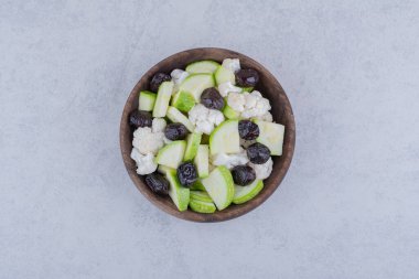 Siyah zeytinli salata ve karnabahar. Yüksek kalite fotoğraf