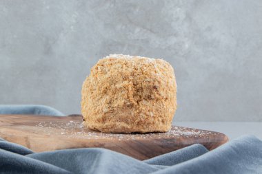 Mermer zemin üzerinde sincap keki. Yüksek kalite fotoğraf