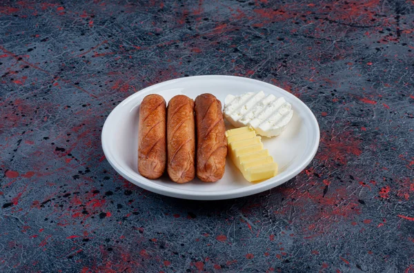 Grilované Klobásy Bílým Sýrem Máslem Kvalitní Fotografie — Stock fotografie