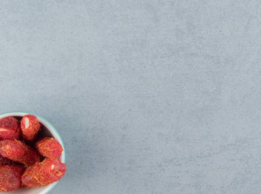 Şeker kaplı Türk lokumu mermer arka plandaki kasede. Yüksek kalite fotoğraf