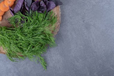 Mermer arka planda, panoda çeşitli sebzeler. Yüksek kalite fotoğraf