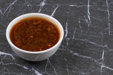 Beyaz kasede ev yapımı sıcak çorba. Yüksek kalite fotoğraf