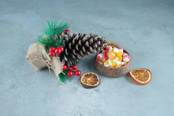 Christmas Pinecone Dried Oranges Wooden Bowl Candies High Quality Photo — Stock Photo, Image