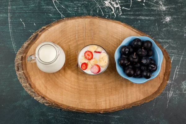 Здоровый Завтрак Йогуртом Ягодами — стоковое фото