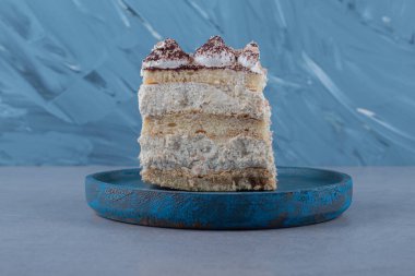 Ev yapımı taze kek diliminin yakın plan fotoğrafını çek. Yüksek kalite fotoğraf