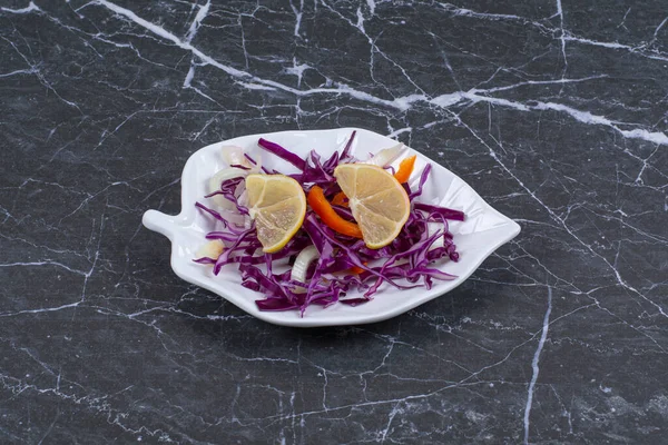 Fresh Vegetable Salad White Plate Black Background High Quality Photo — Stock Photo, Image