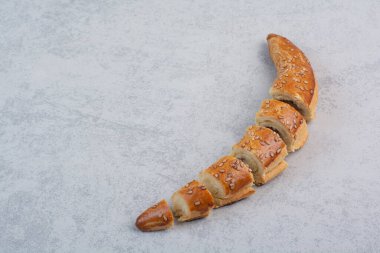 Gri arka planda ev yapımı bisküviler. Yüksek kalite fotoğraf