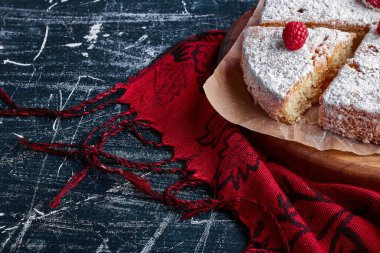 Bir dilim şekerli havuçlu turta. Yüksek kalite fotoğraf