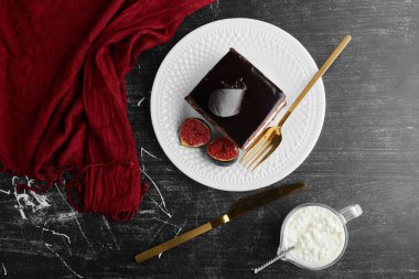 Bir dilim çikolatalı peynirli kek. Yüksek kalite fotoğraf