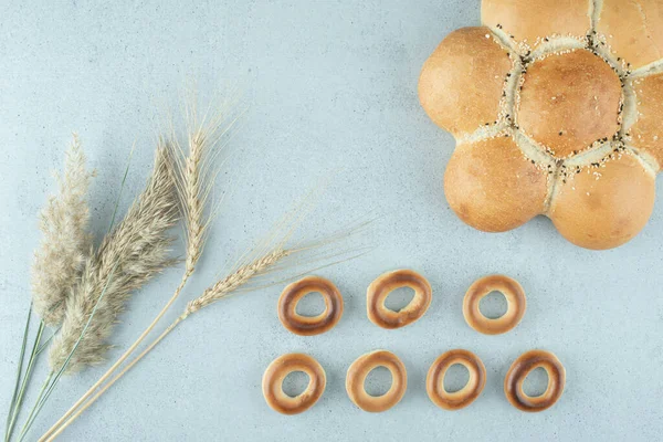 Pan Forma Flor Trigo Galletas Sobre Fondo Piedra Foto Alta —  Fotos de Stock