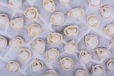 Gri arka planda Kafkas hamur malzemesi. Yüksek kalite fotoğraf