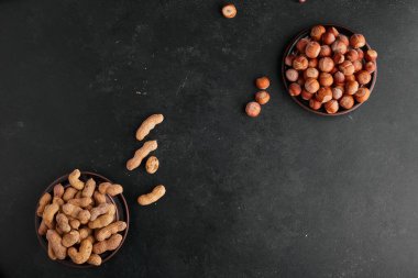 Gövde içinde fındık ve fıstık, üst manzara. Yüksek kalite fotoğraf