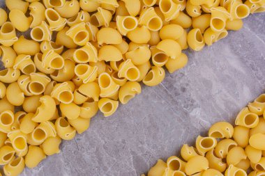 Ev yapımı pastalar gri mermer arka planda izole edilmiş. Yüksek kalite fotoğraf