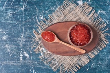 Tahtada kırmızı havyar. Yüksek kalite fotoğraf