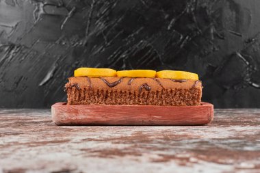 Tahta tahtada limonlu krep. Yüksek kalite fotoğraf