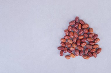 Beyaz arka planda yalıtılmış gümüş çilek meyveleri. Yüksek kalite fotoğraf