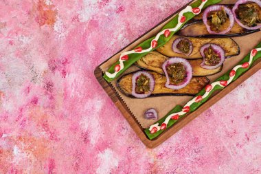 Tahta tabakta sebze salatası. Yüksek kalite fotoğraf