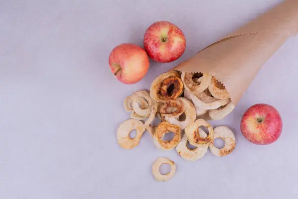 Secar Rodajas Manzana Dentro Envoltura Papel Foto Alta Calidad — Foto de Stock