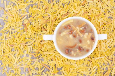 Kahverengi fasulyeli makarna çorbası. Yüksek kalite fotoğraf