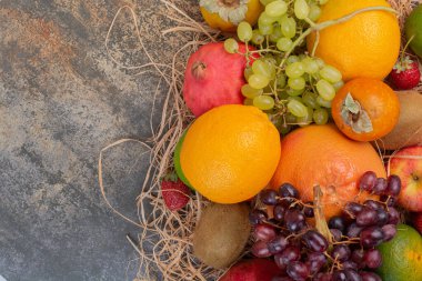 Mermer zemin üzerinde taze meyveler. Yüksek kalite fotoğraf