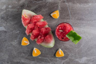 Karpuz dilimli karpuz suyu. Yüksek kalite fotoğraf