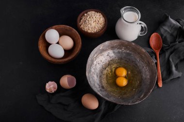 Fırın için yumurta ve diğer malzemeler. Yüksek kalite fotoğraf