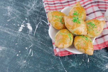 Mermer masada ev yapımı kurabiyeler. Yüksek kalite fotoğraf