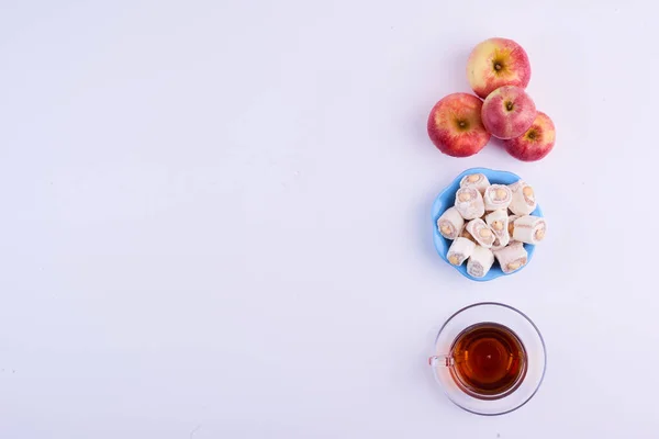 Dulces Dulces Manzanas Con Una Taza Foto Alta Calidad — Foto de Stock