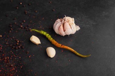 Sarımsaklı yeşil kırmızı biber. Yüksek kalite fotoğraf