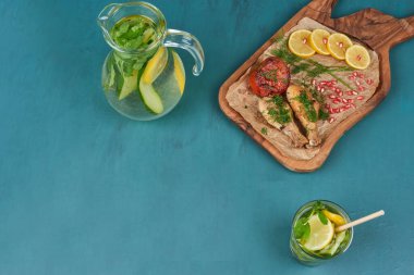 Tavuk budu ve sebze tabağı. Yüksek kalite fotoğraf