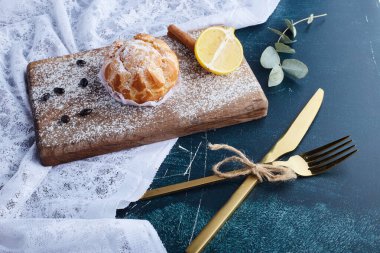 Tahtada puf böreği. Yüksek kalite fotoğraf