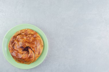 Yeşil tabakta taze gogal. Yüksek kalite fotoğraf