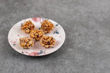 Lezzetli ev yapımı aperatifler. Güzel el yapımı taze kurabiyeler. Yüksek kalite fotoğraf